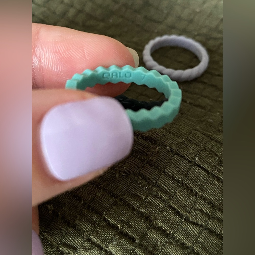Qalo Rings - Picture 2 of 3